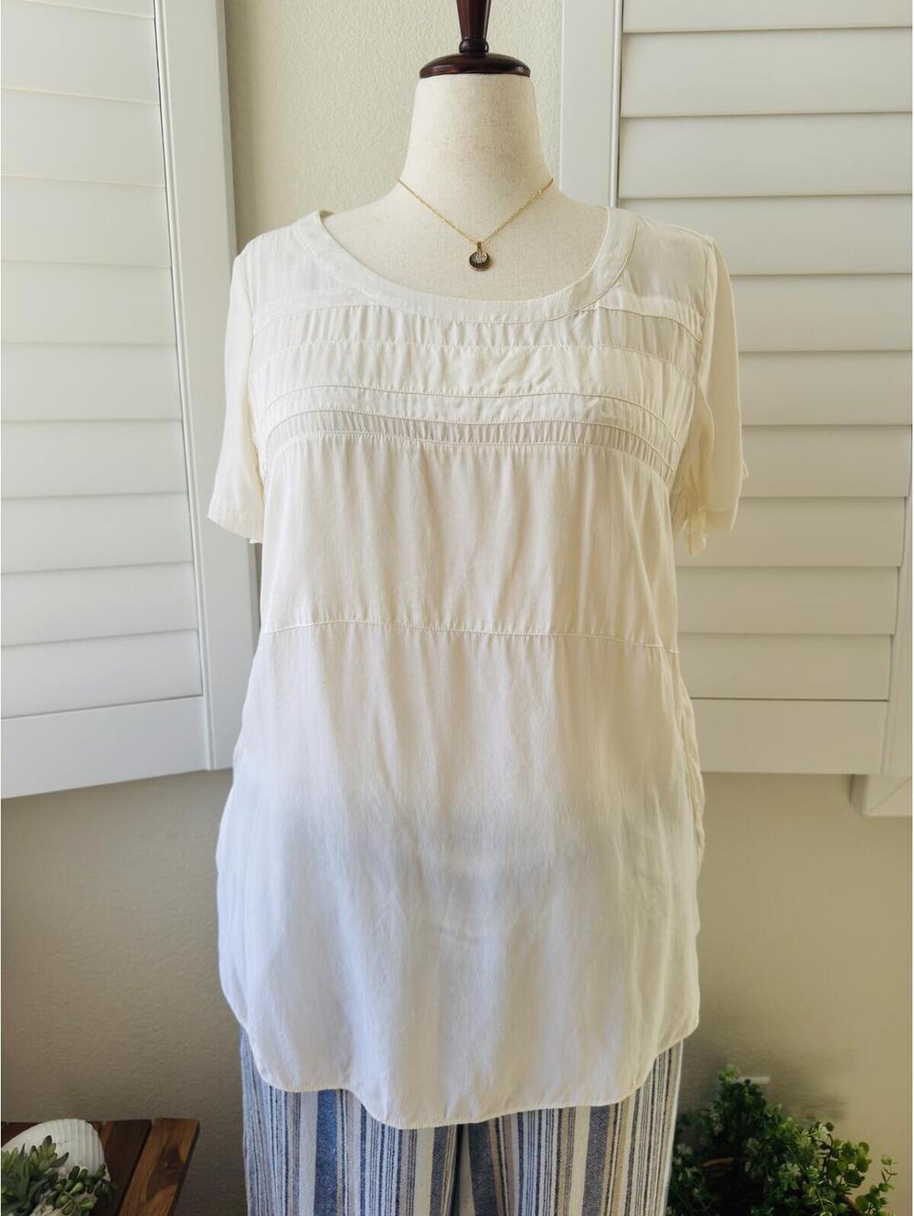 Go Silk for Joyus Cream 100% Silk Pleated Short Sleeve Top Size L
